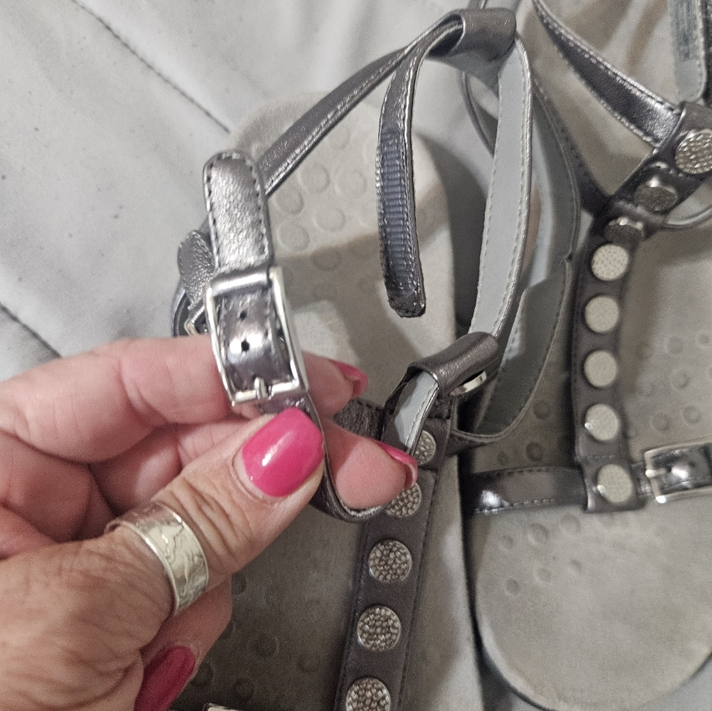 Vionic Sandals - Picture 4 of 14